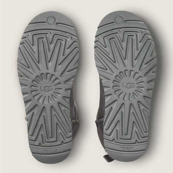 *TODAY ONLY* NIB Ugg Mini Bailey Bow Boots - Picture 3 of 4